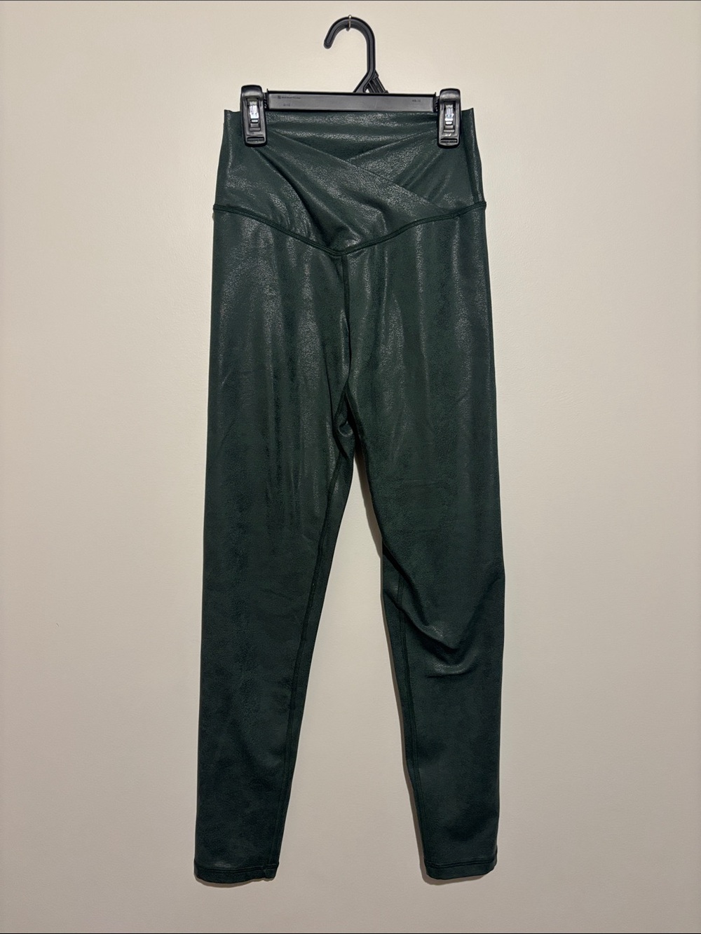 OFFLINE BY AERIE High-Waist Dark Green Cross front Leggings Size MEDIUM